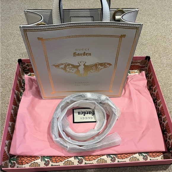 Gucci Garden White and Gold Tote Bag with Structured Design - Picture 1 of 6